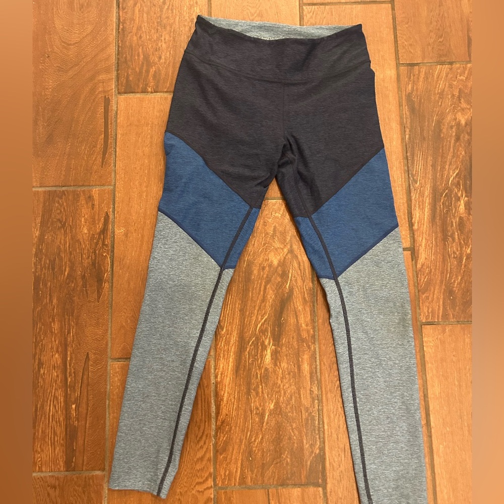 Outdoor voices size M blue striped leggings